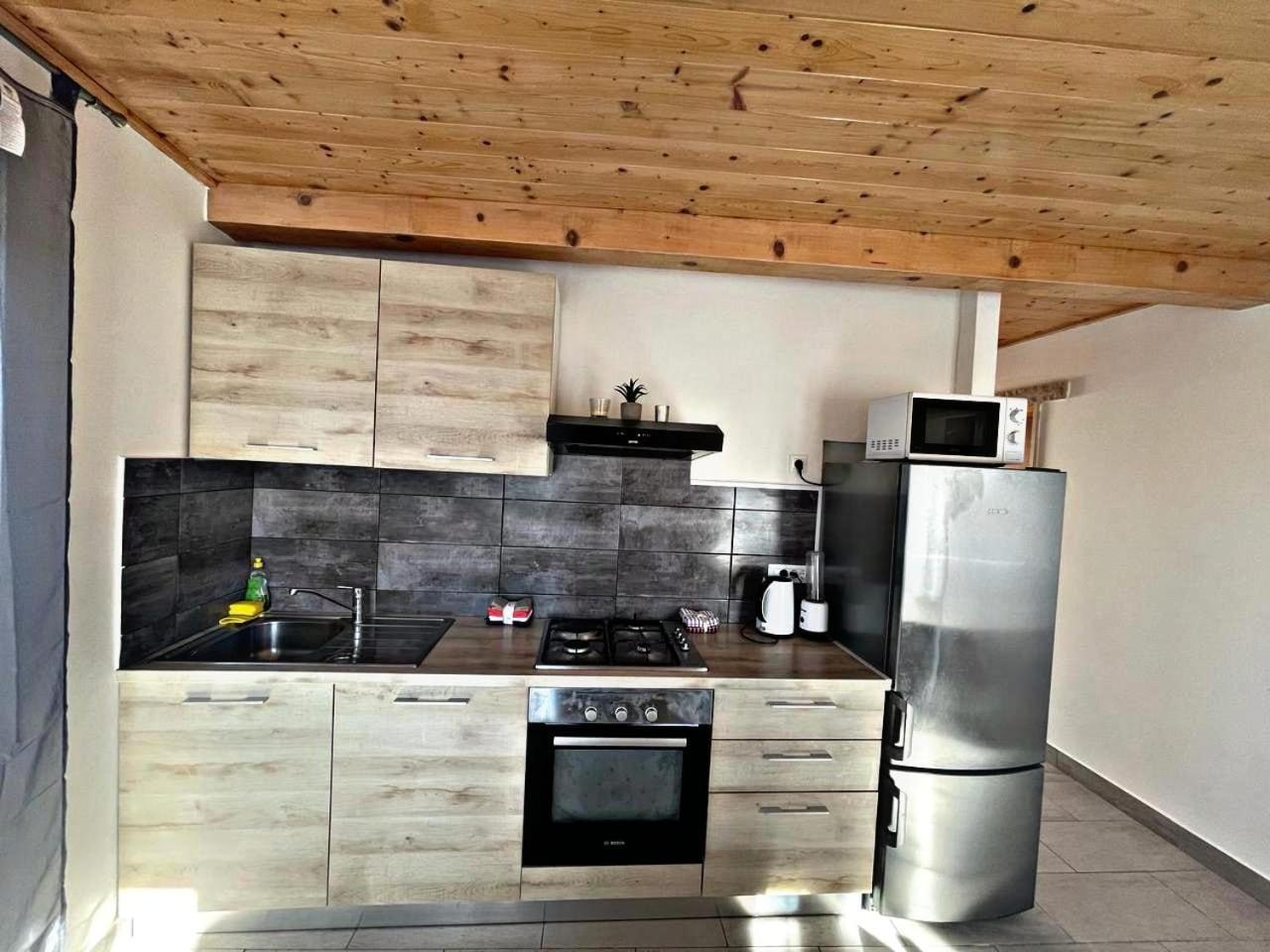 Amani Modern Apartment Лумбарда Екстериор снимка