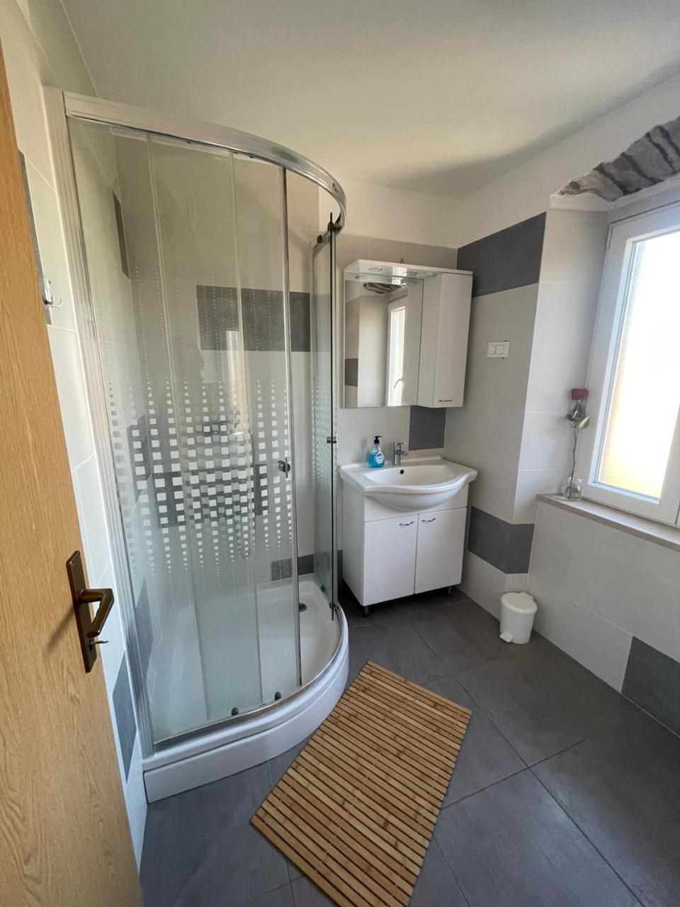 Amani Modern Apartment Лумбарда Екстериор снимка